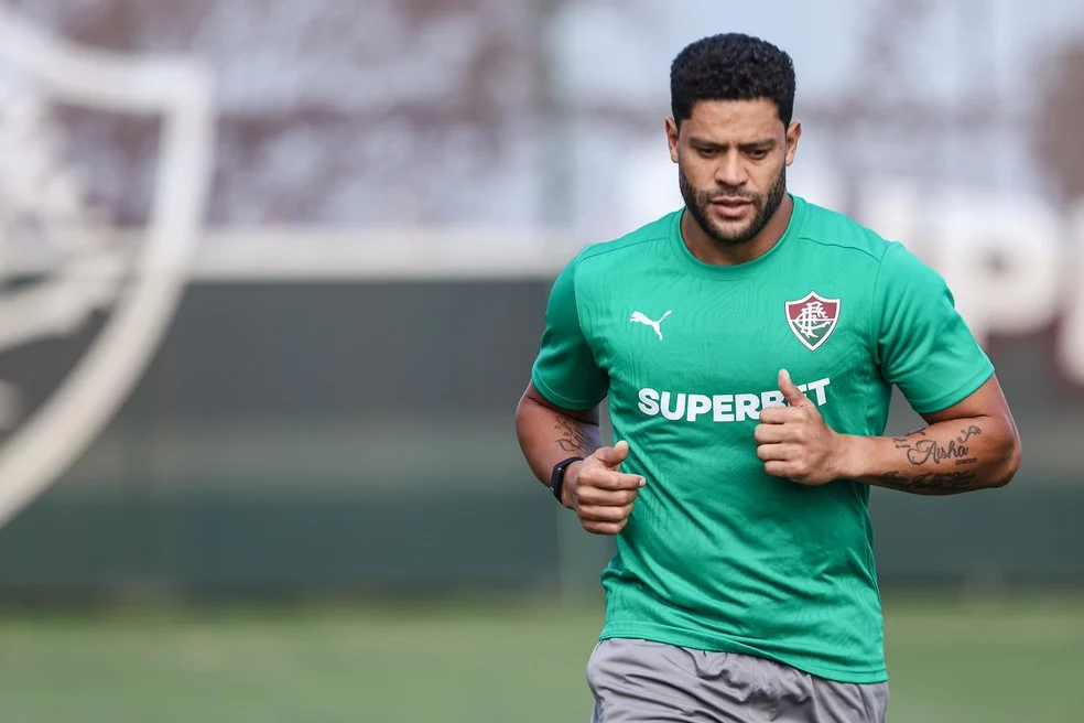 Hulk em treino do Fluminense — amistosos no Maracanã