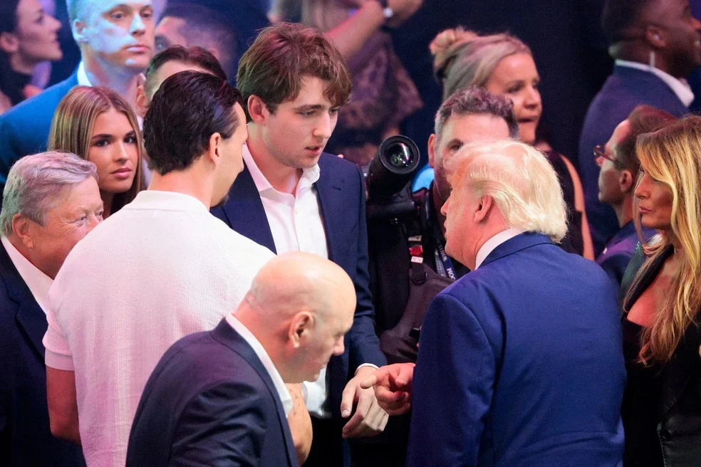 Ibrahimovic na Casa Branca conversa com Donald Trump durante evento do UFC