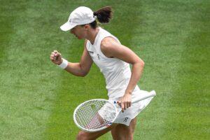 Iga inicia a defesa do título em Wimbledon
