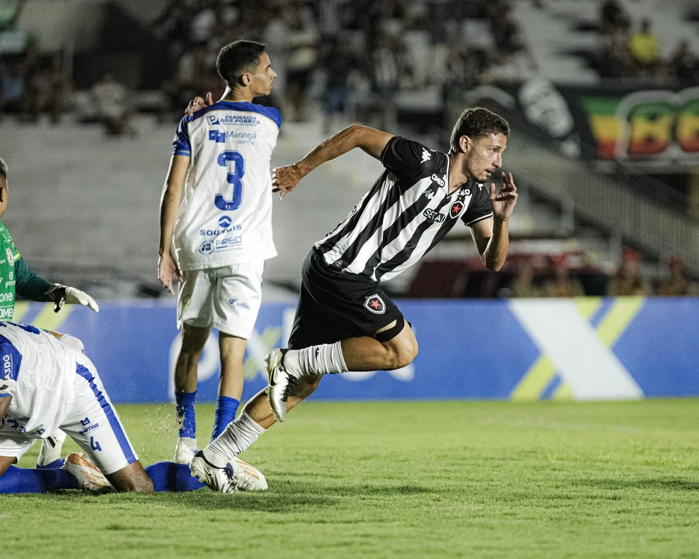 Igor Maduro com a camisa do Botafogo-PB — Igor Maduro