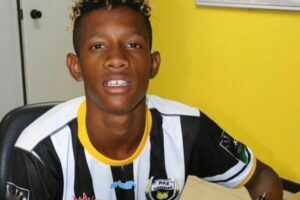 Danilo Santos, volante do Botafogo, em imagem relacionada à Copa do Mundo