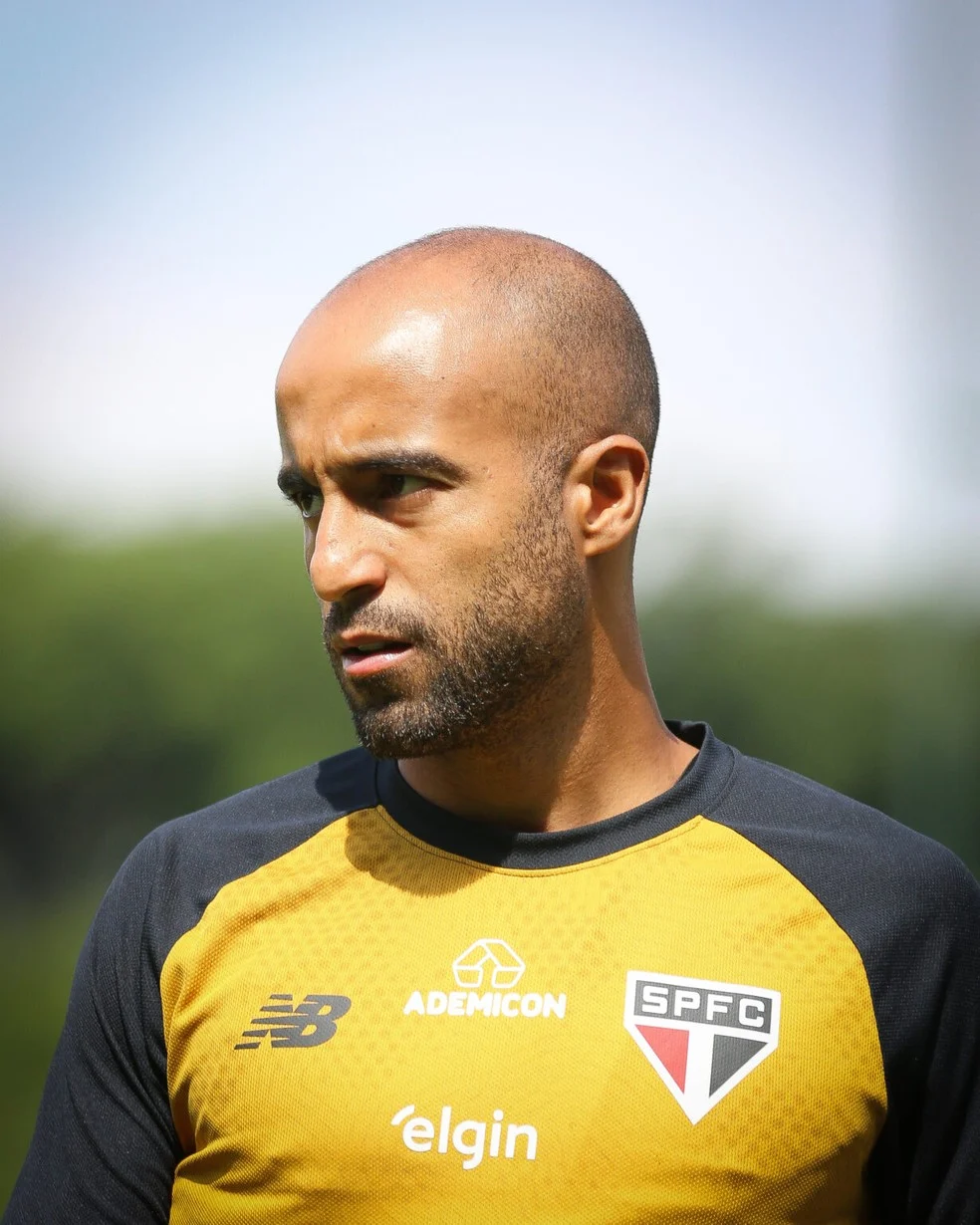 Lucas Moura recuperação: meia sem bota no CT da Barra Funda