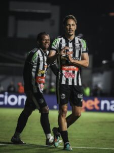 Ian Luccas em ação pelo Athletic