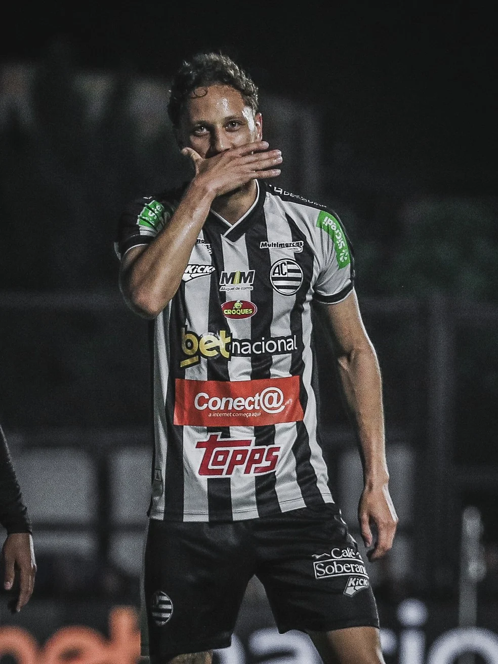 Ian Luccas em ação pelo Athletic