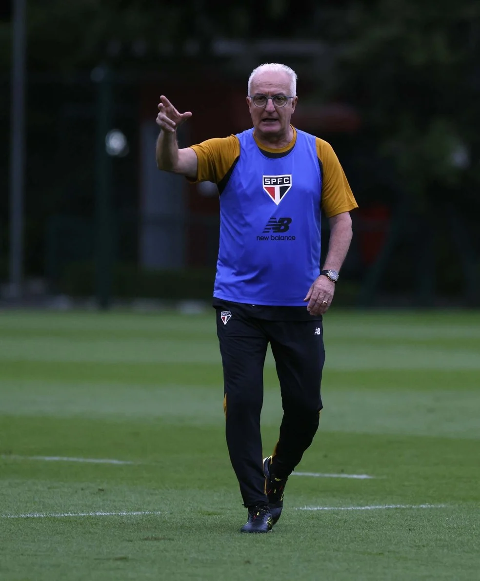Dorival Júnior durante a Intertemporada do São Paulo no CT da Barra Funda