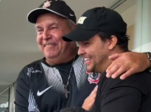 Surpresa na Neo Química Arena: torcedor do Corinthians se emociona ao entrar no estádio