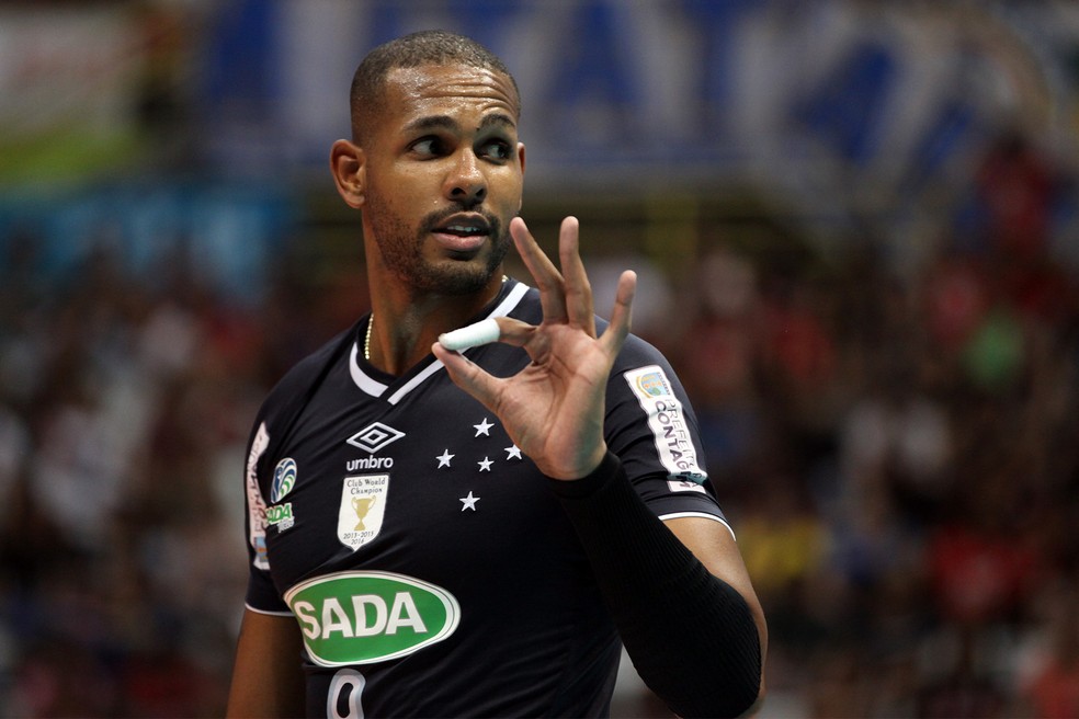 Leal no Cruzeiro - Yoandy Leal vestindo a camisa do clube