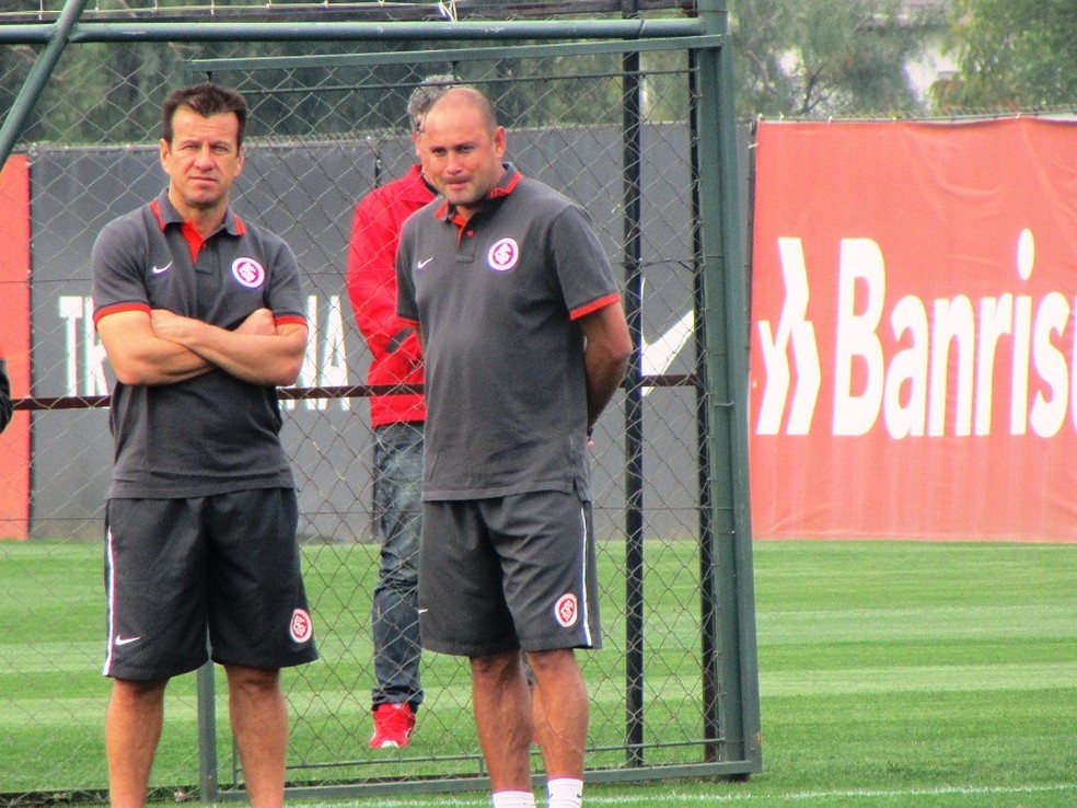 Preparador de goleiros Rogério Maia com o técnico Dunga