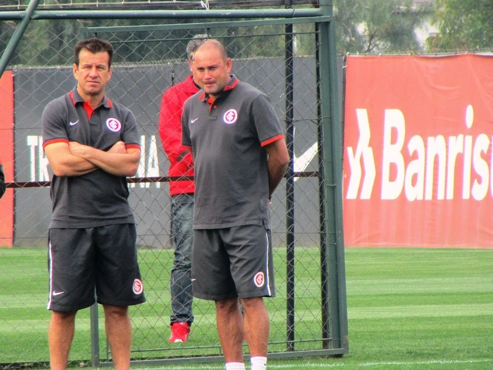 Preparador de goleiros Rogério Maia com o técnico Dunga