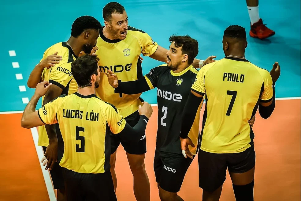 Praia Clube renova: Franco em ação