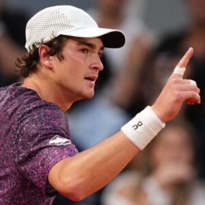 João Fonseca em partida em Roland Garros