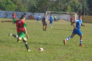 Jogadores em campo na Copa Rio Branco de Futebol Amador — Semel/Divulgação
