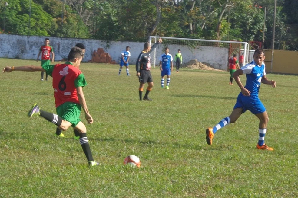 Jogadores em campo na Copa Rio Branco de Futebol Amador — Semel/Divulgação