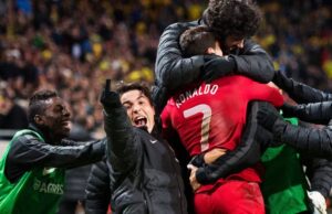 Josué, meia do Coritiba, em imagem do gesto obsceno que repercutiu antes da Copa de 2014