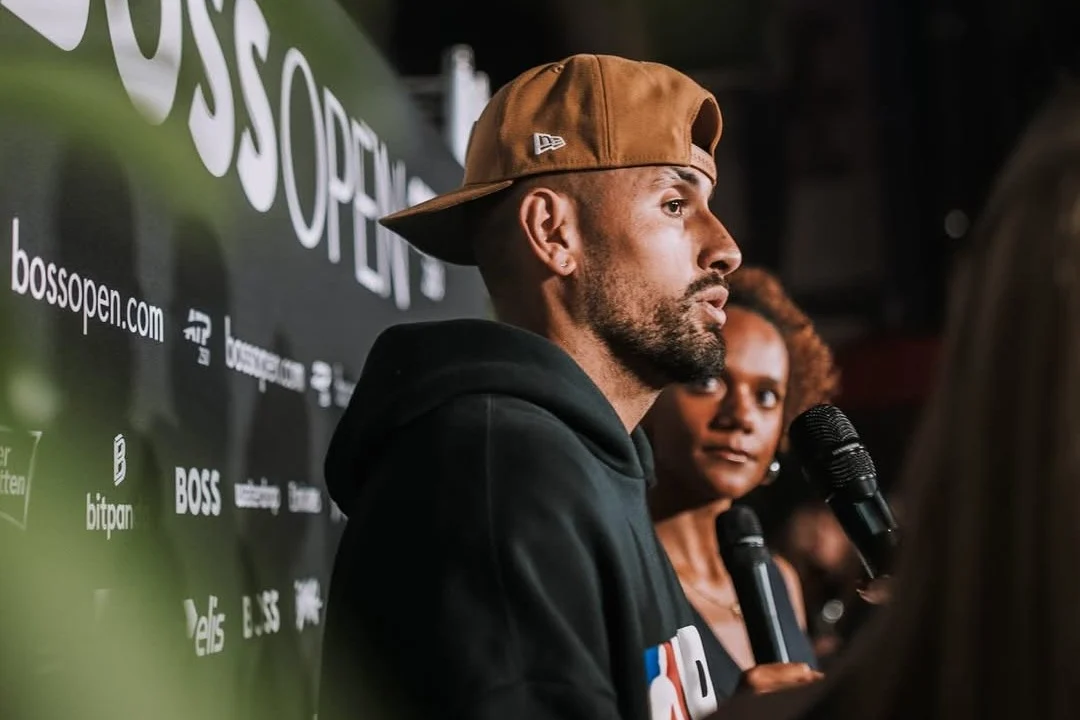 Kyrgios de volta em quadra — ação do atleta