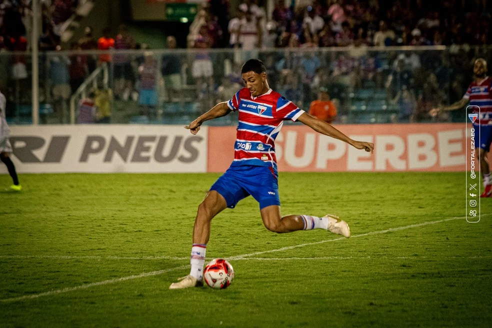 João Lucas Bragantino em ação na estreia pelo Fortaleza