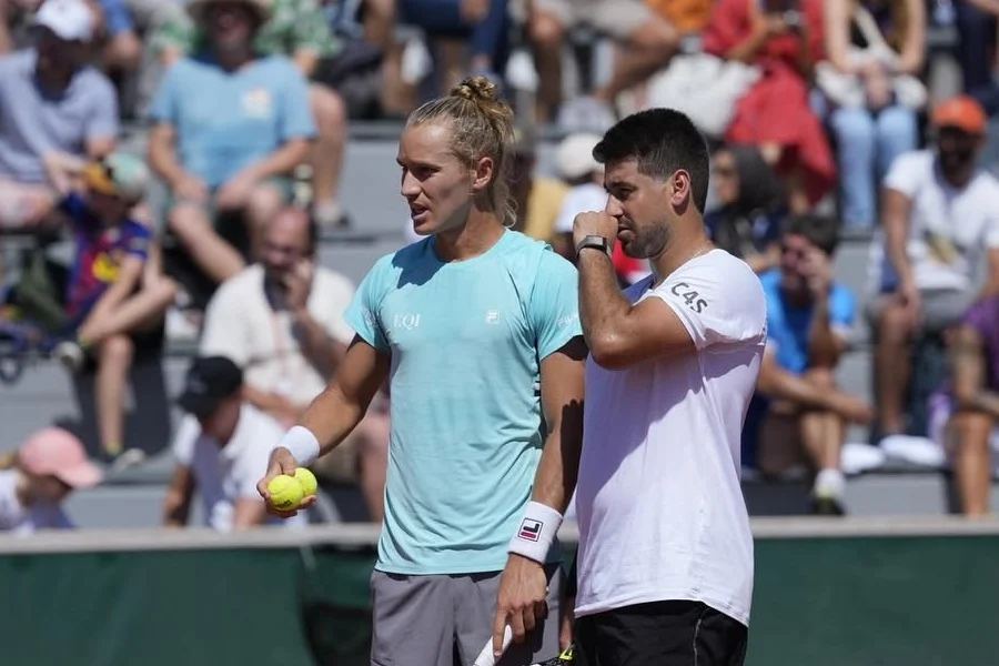 Luz e Matos em quadra durante quali de Wimbledon