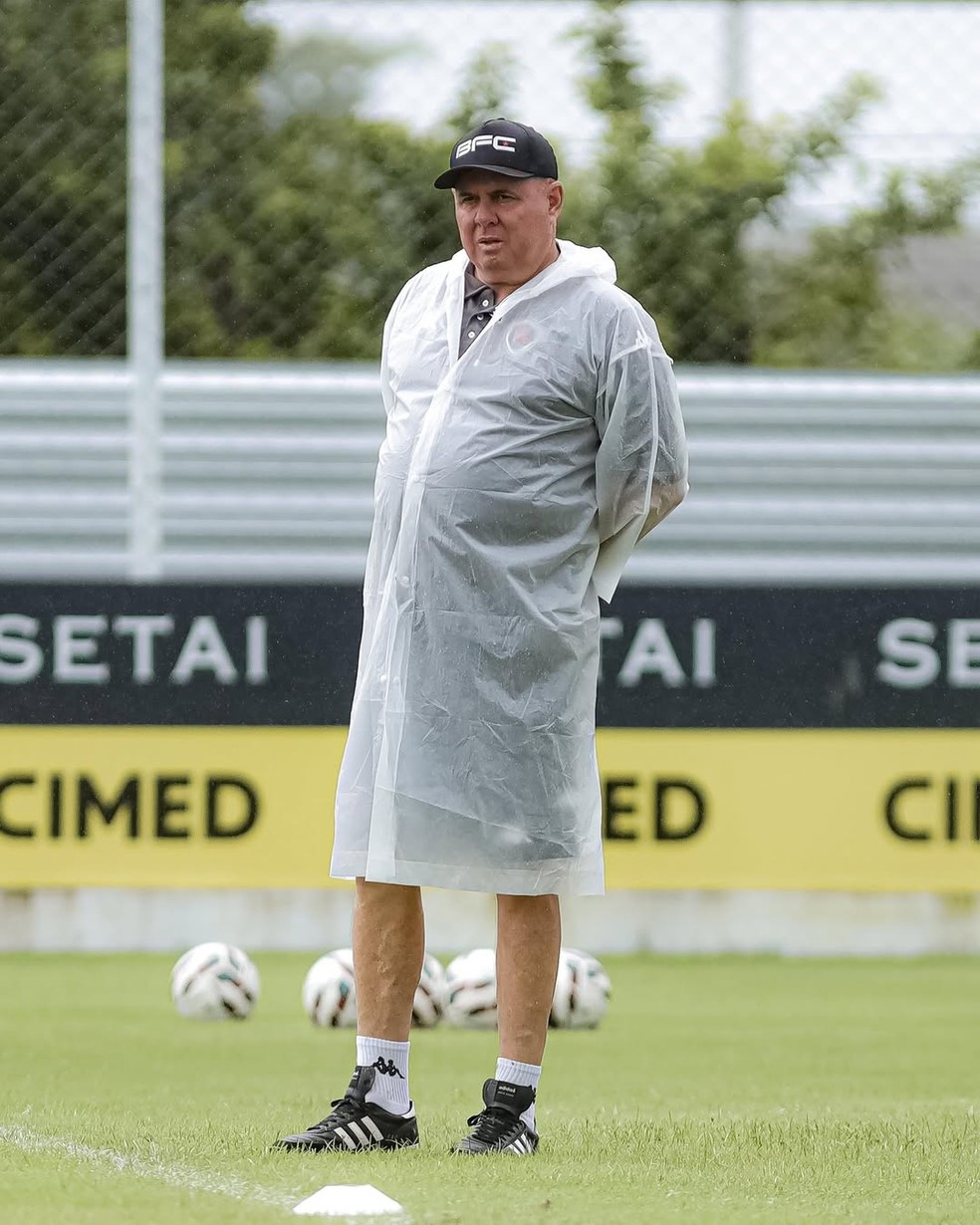 Marcelo Fernandes comanda treino Botafogo-PB reação