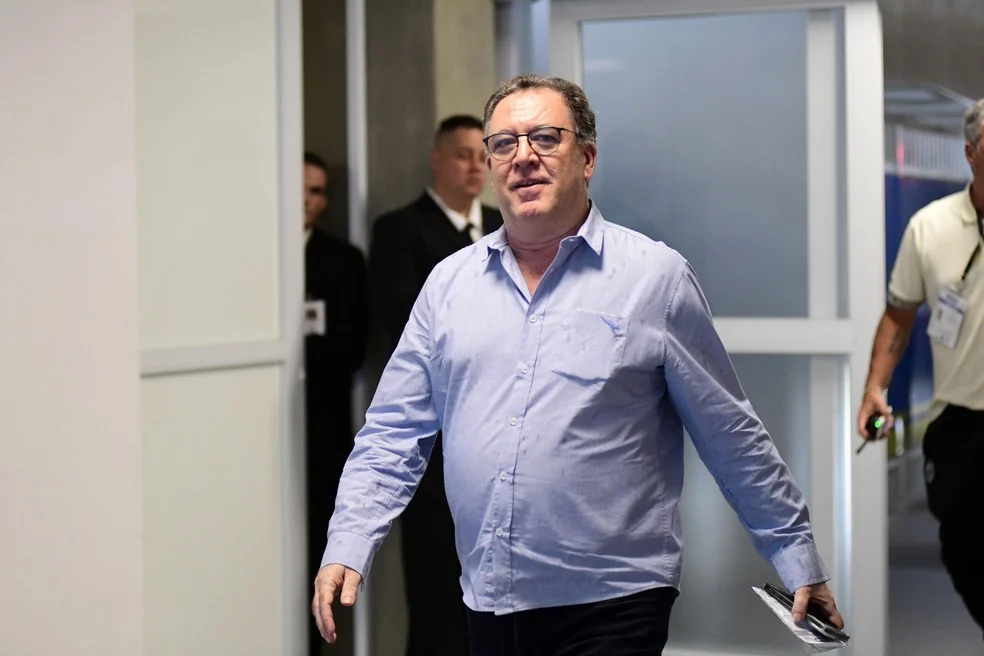 Presidente Marcelo Teixeira discute transfer ban Santos