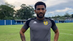 Matheus Muller em treinamento para o mata-mata Série D