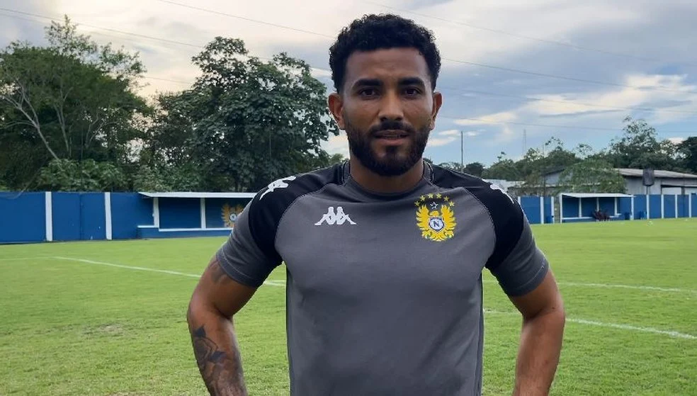 Matheus Muller em treinamento para o mata-mata Série D