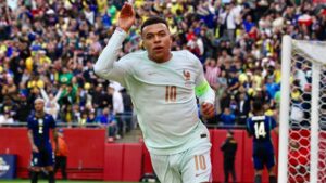 Kylian Mbappé comemorando gol da França em jogo recente