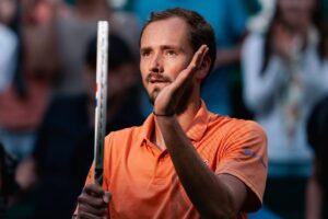 Medvedev feliz por Zverev durante entrevista