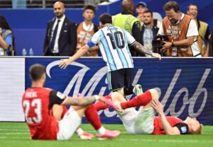 Messi comemora gol e mais gols em Copas do Mundo