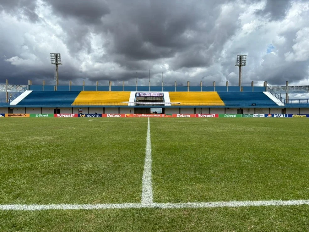Estádio Mirandão — Portões fechados Mirandão