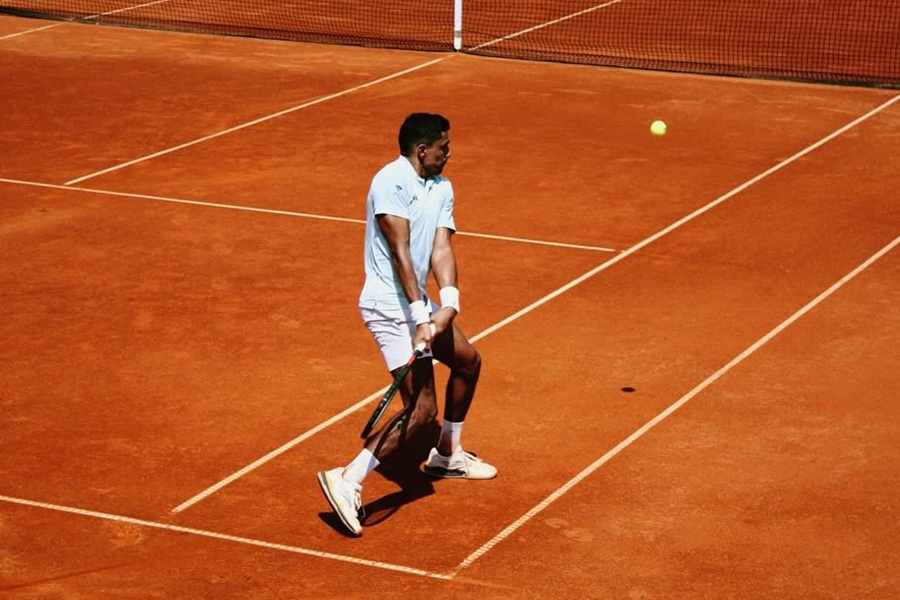 Monteiro retoma treinamentos no Rio — foto em quadra