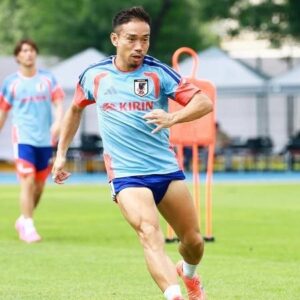 Jogador japonês Nagatomo em ação durante treino no México para a Copa do Mundo 2026