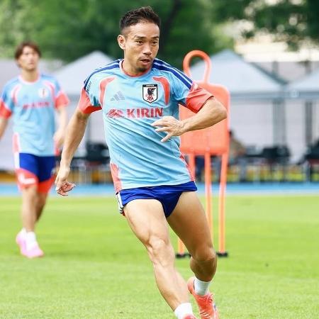 Jogador japonês Nagatomo em ação durante treino no México para a Copa do Mundo 2026