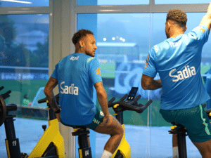 Neymar em atividade na Seleção Brasileira na Granja Comary