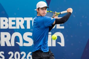 Nicolas Oliveira Brasília em quadra