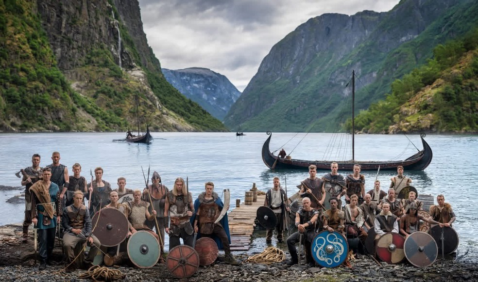 Foto oficial da Noruega com jogadores vestidos de vikings na Copa do Mundo de 2026