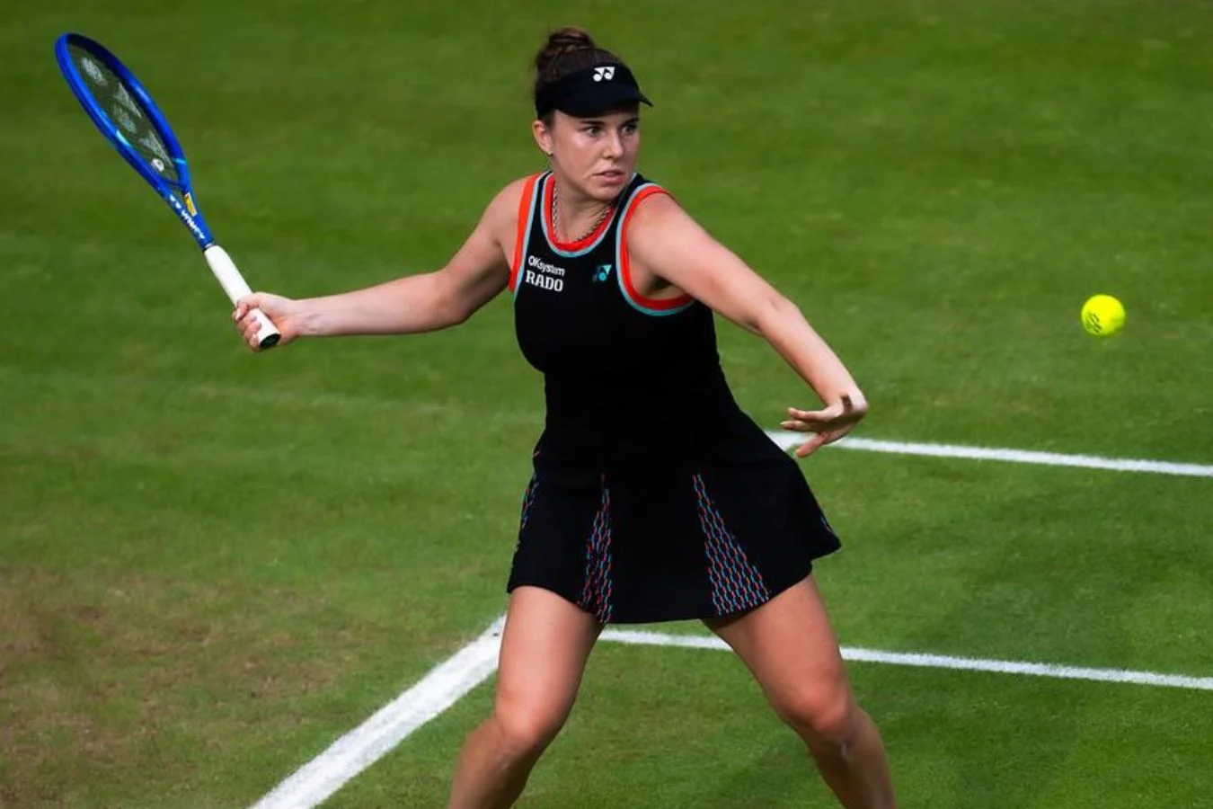 Noskova avança em Berlim - Noskova prepara forehand