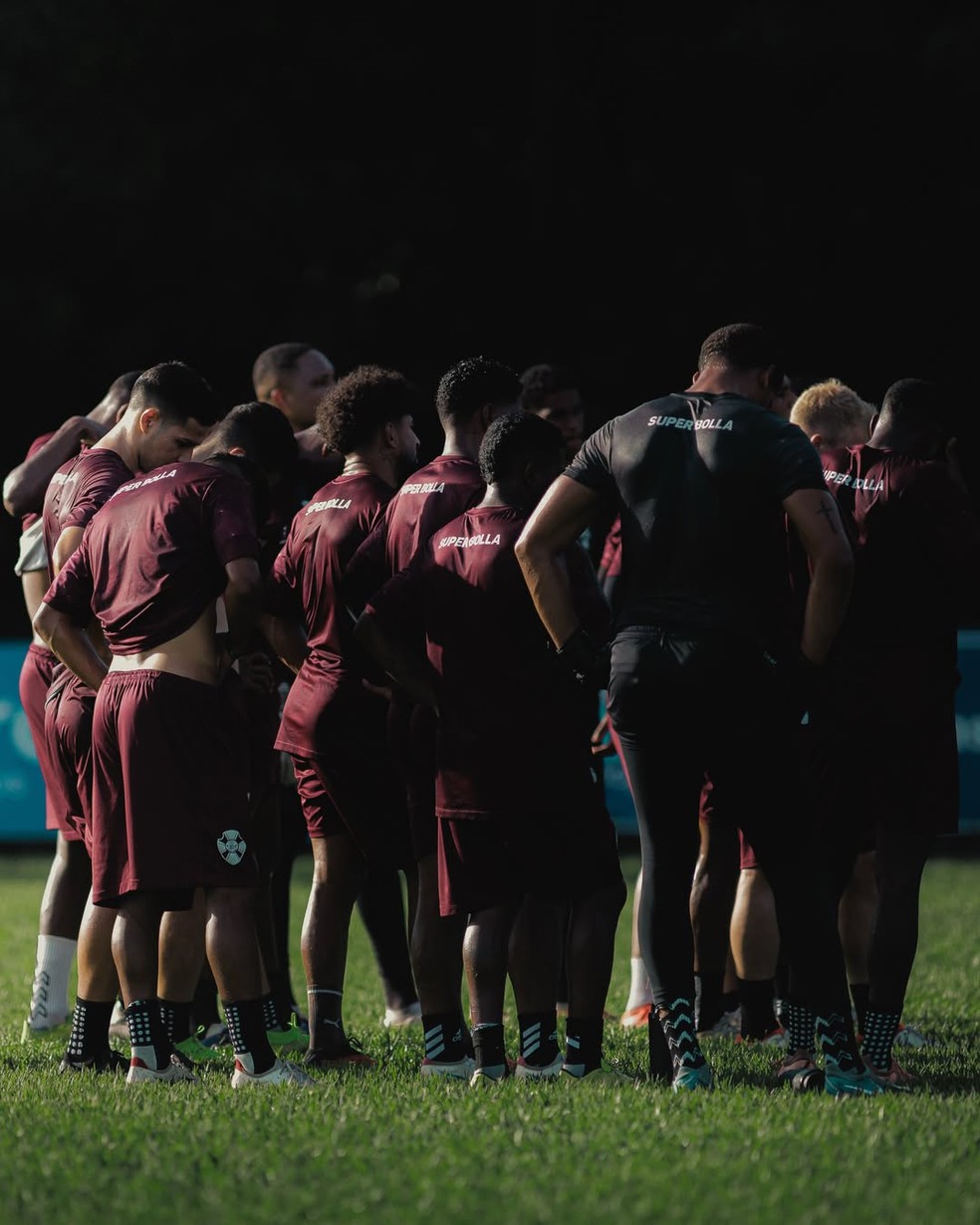 Elenco do Moto Club se reapresenta no CT Pereira dos Santos