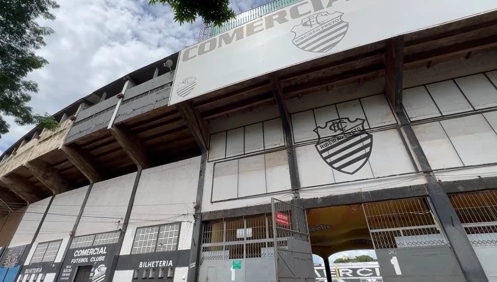 Fachada do estádio Palma Travassos e transformação em SAF do Comercial