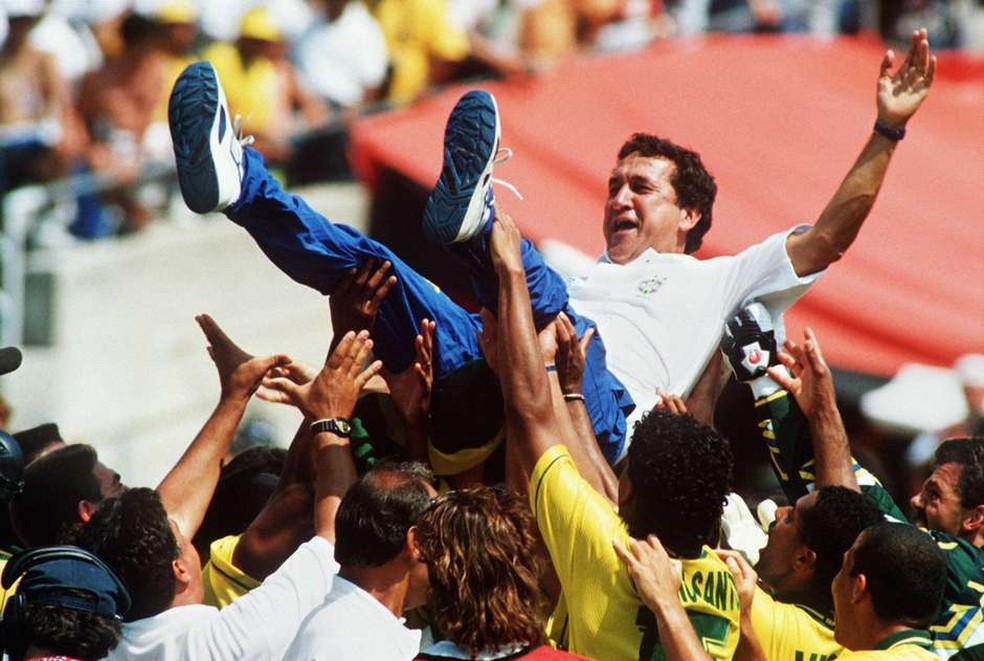 Carlos Alberto Parreira celebrando — recorde Copas do Mundo