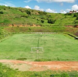 Campo do Paulistano com atletas — Muriaé Futebol Clube