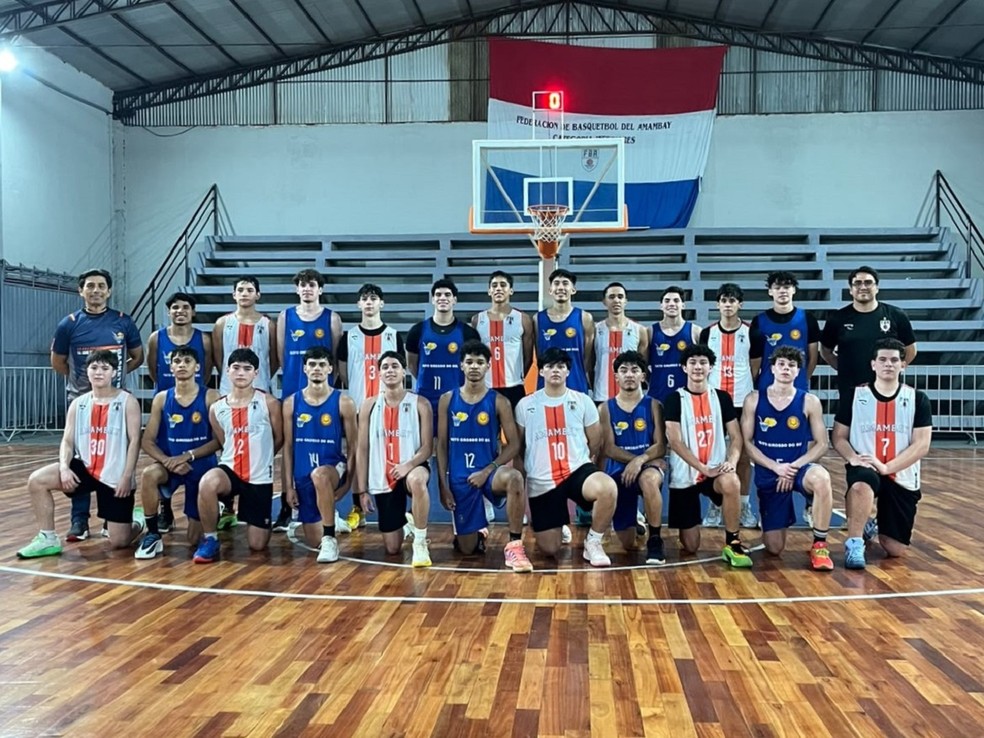 Time de Ponta Porã para o Mundial Escolar de Basquete