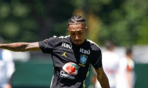 Raphinha em treino: Trio volta a treinar pela Seleção