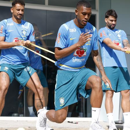 Jogador Rayan treina na Granja Comary durante preparação da seleção brasileira