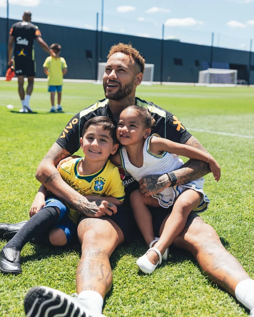Neymar no CT com a filha Mavie