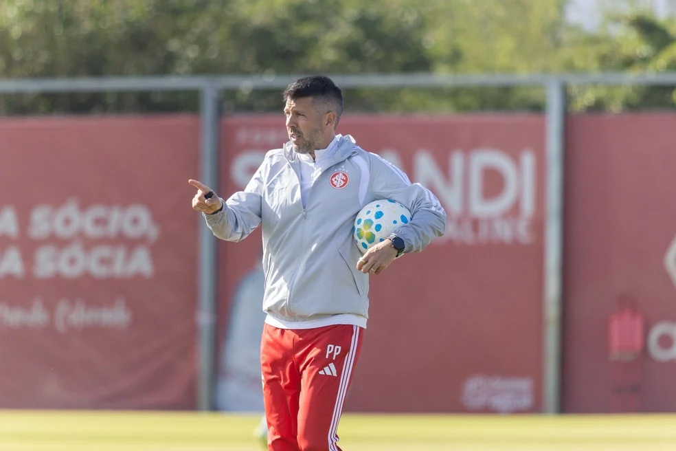 Paulo Pezzolano no Inter em coletiva — Foto: Ricardo Duarte/Divulgação