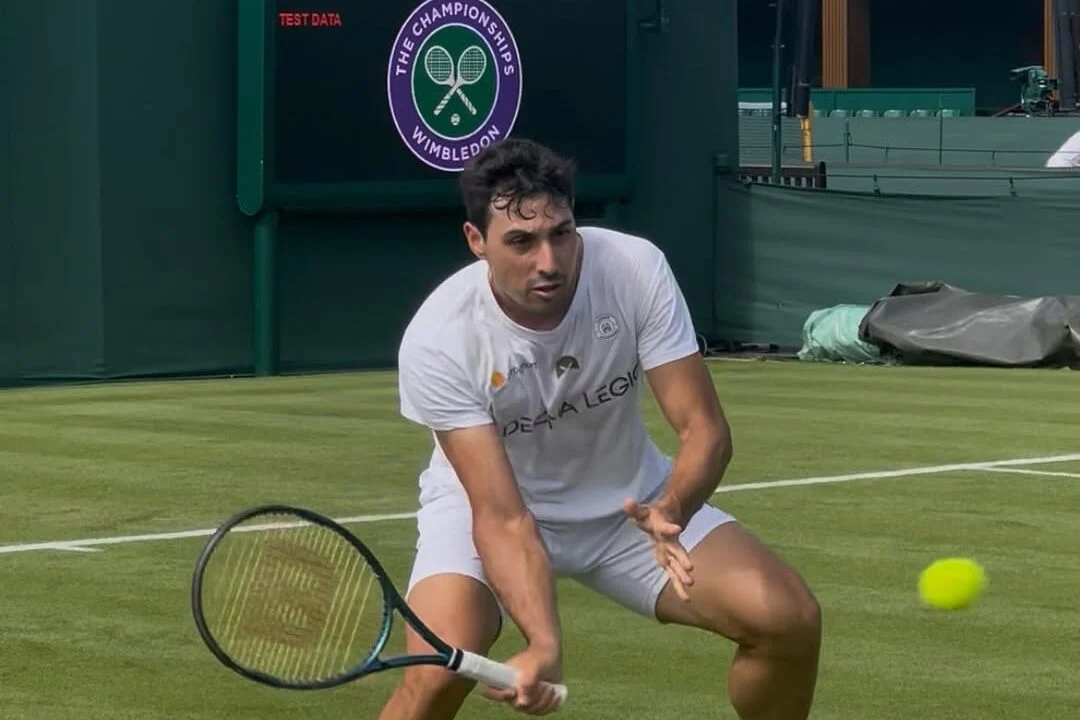 cinco brasileiros em Wimbledon em quadra de grama