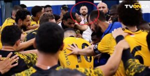 Rossi no Amazonas com o elenco antes do jogo