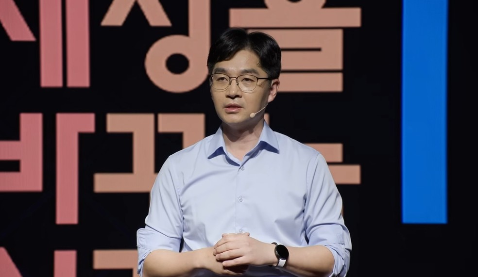 Doutor Han Deok-hyeon, psiquiatra da seleção, com a Coreia do Sul