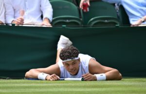 Shelton Wimbledon derrota — jogador em ação na quadra