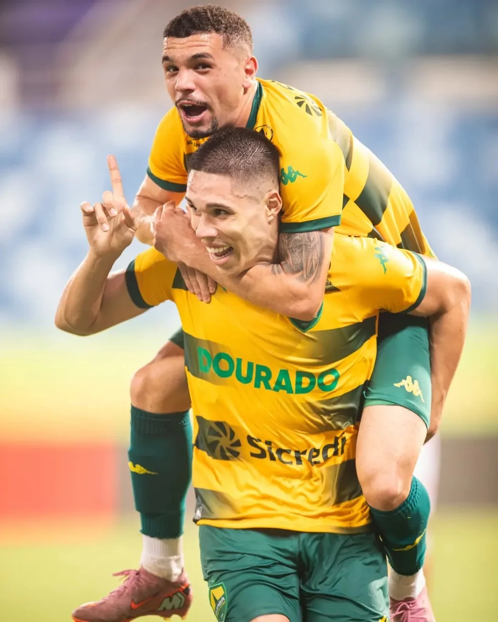 Calebe comemora gol da vitória - Atuações do Cuiabá